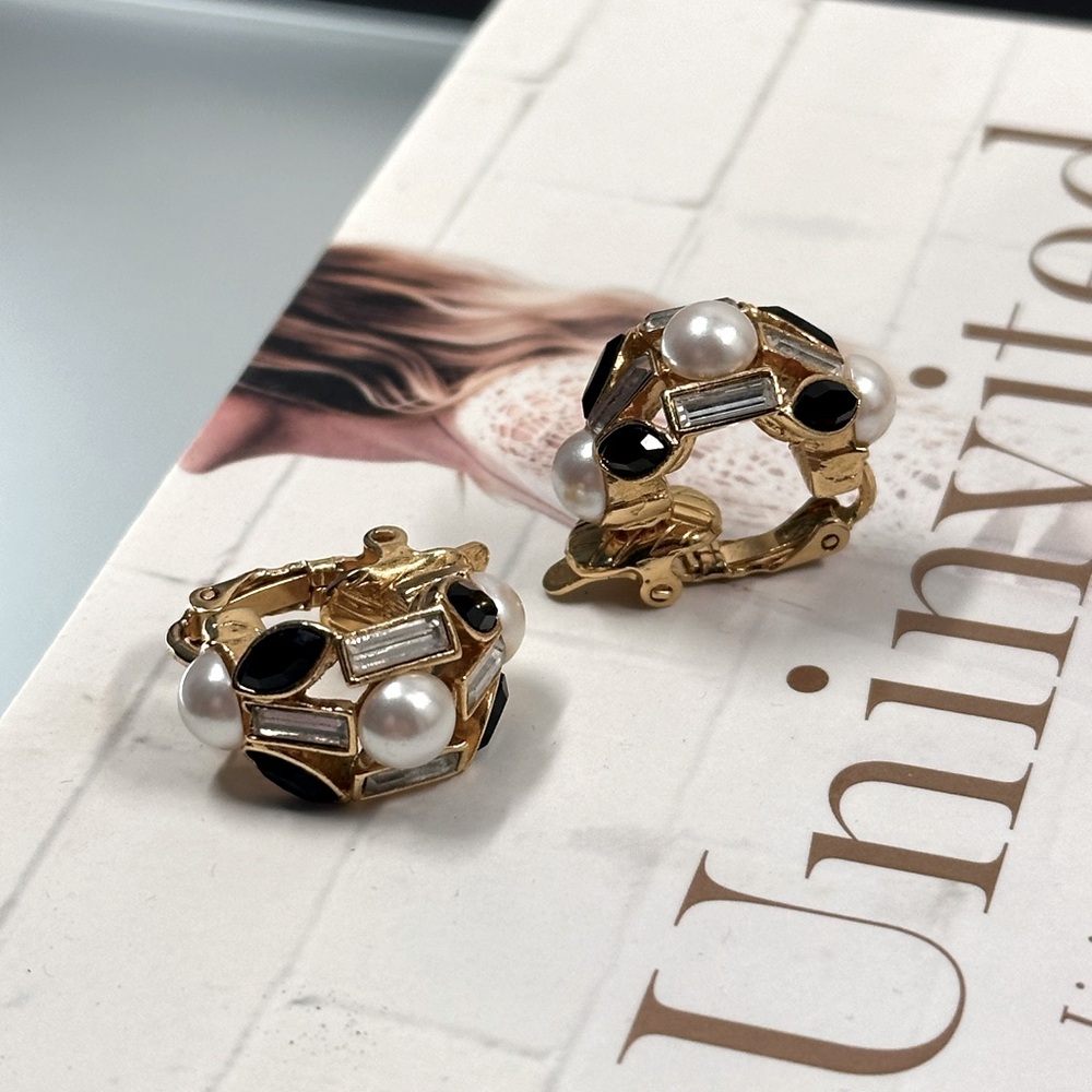 Gold Vintage Clip On Earrings 🖤